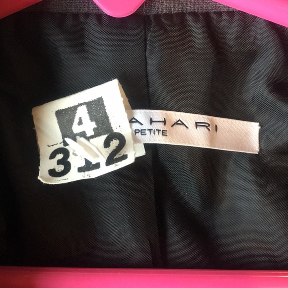 *24 HR SALE* Tahari suit jacket 8P - Picture 5 of 7